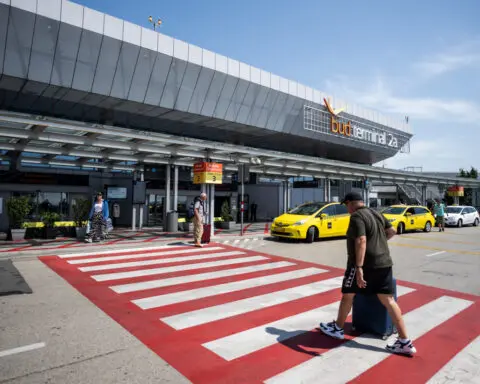 Hungary will build third terminal at Budapest Airport, economy minister says