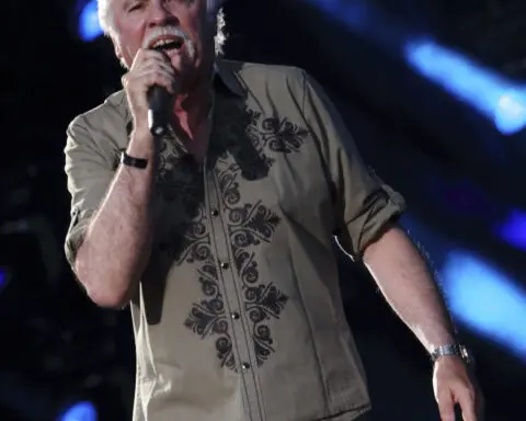 Joe Bonsall, celebrated tenor in the country and gospel group the Oak Ridge Boys, dies at 76