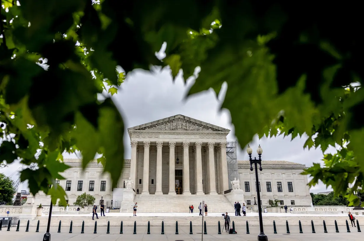 FILE PHOTO: The U.S. Supreme Court building in Washington