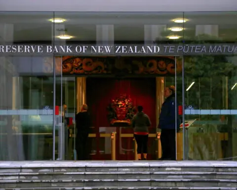 New Zealand central bank maintains cash rate, signals potential for future easing