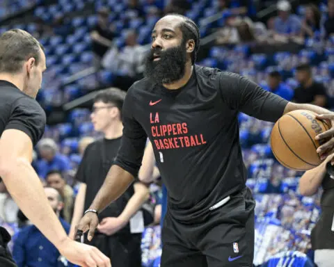 Clippers officially re-sign star G James Harden