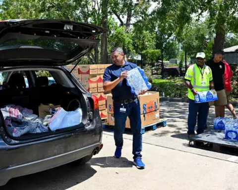 Anger mounts in southeast Texas as crippling power outages and heat turn deadly