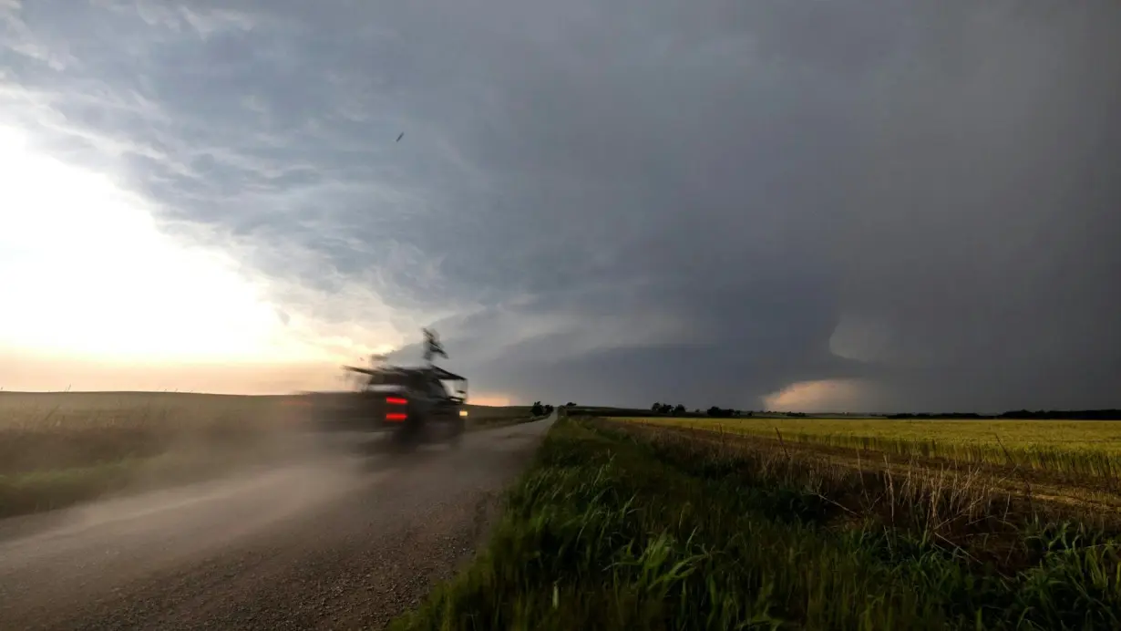 ‘Twisters’ movie: Two tornado scientists take us inside the real world of storm chasing