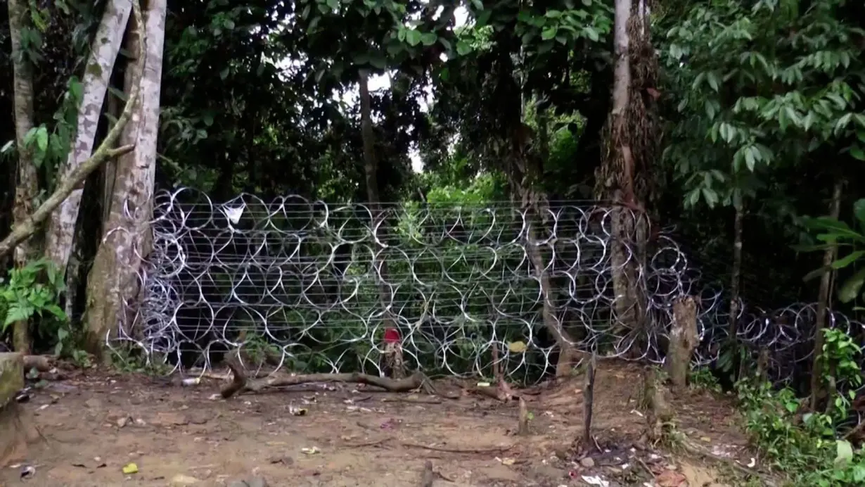 Panama installs barbed wire to block migrants traveling through the Darién Gap