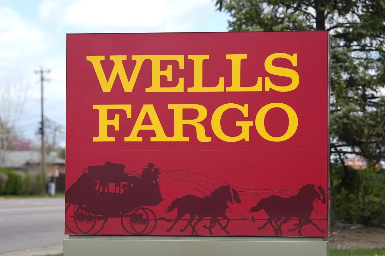 Earns Wells Fargo