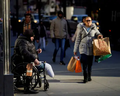 US consumer sentiment ebbs in July; inflation expectations improve