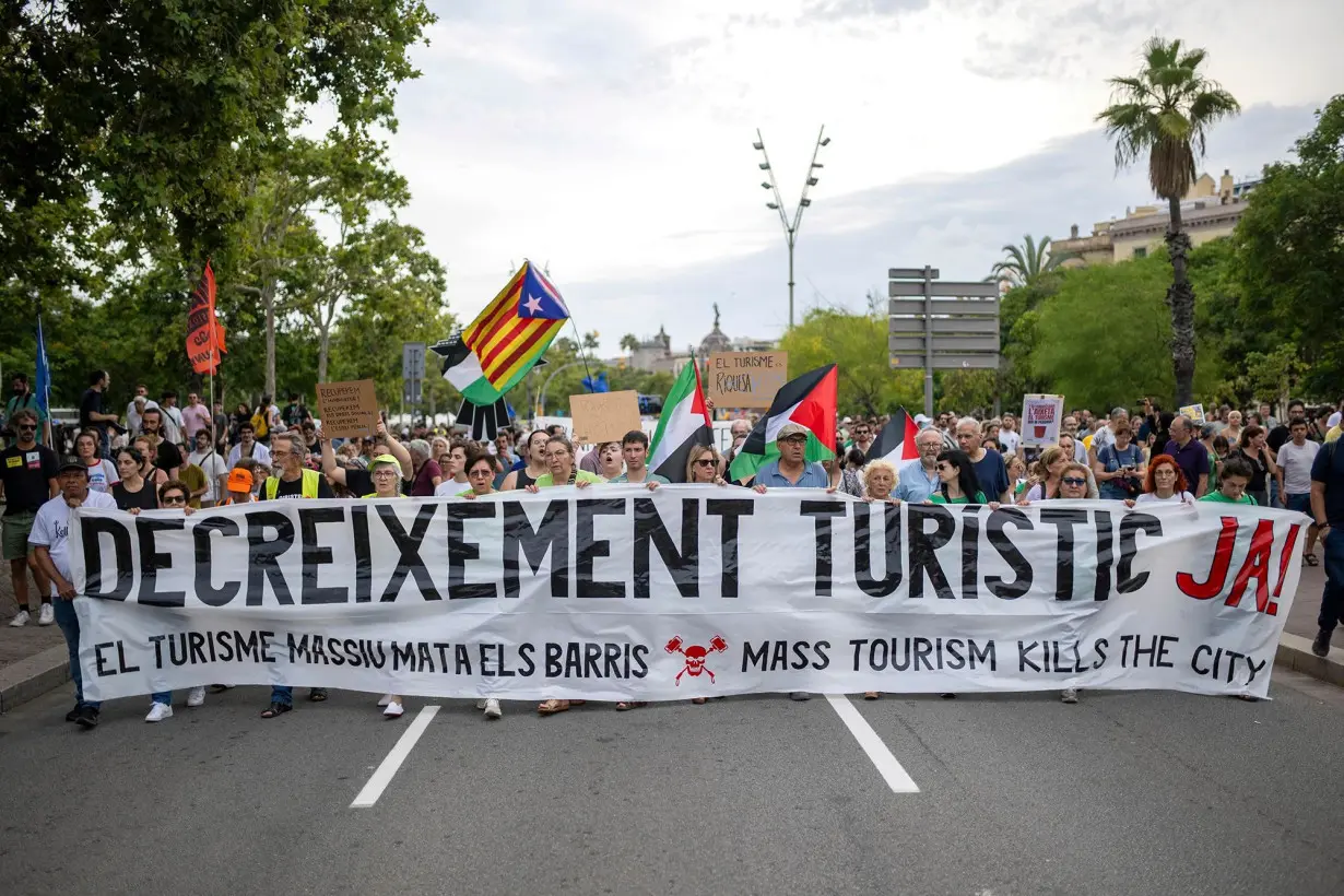 Barcelona residents held an anti-tourism march with signs in Catalan and English.