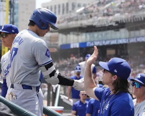 Gio Urshela hits 2-run homer, Tigers score 7 runs in 2 innings to stun Dodgers 11-9