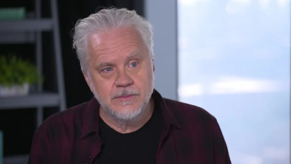 Tim Robbins condemns drawing parallels between his 'Bob Roberts' film and Trump assassination attempt