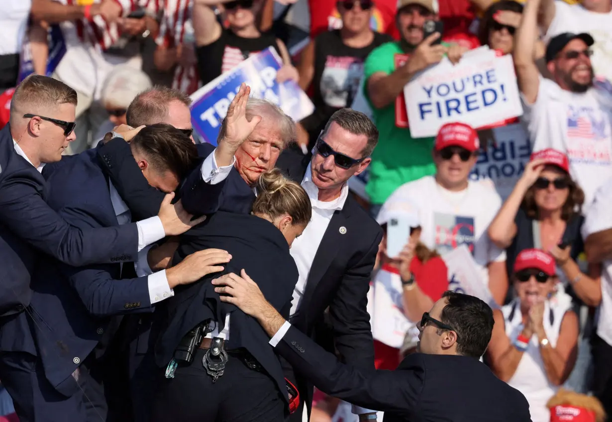 FILE PHOTO: FILE PHOTO: Republican presidential candidate Donald Trump holds a campaign rally in Butler