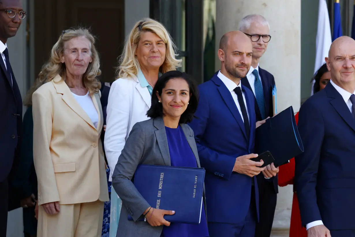 Weekly cabinet meeting in Paris