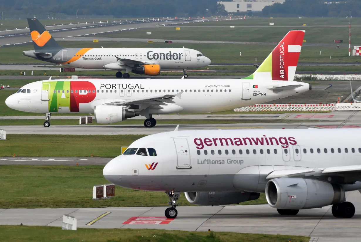 An Airbus A320 of Condor Airlines lands at the airport in Hamburg