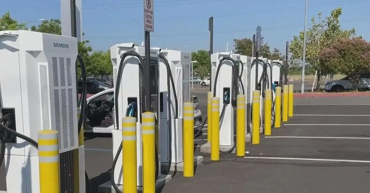 First-of-its-kind program teaches students electric vehicle tech