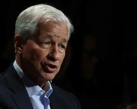 Fed should be patient on next move, JP Morgan's Dimon says