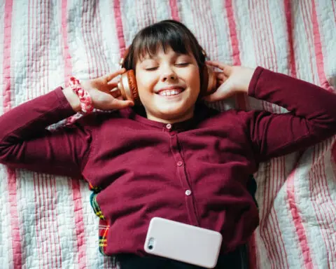 Want to spur your child’s intellectual development? Use audiobooks instead of videos