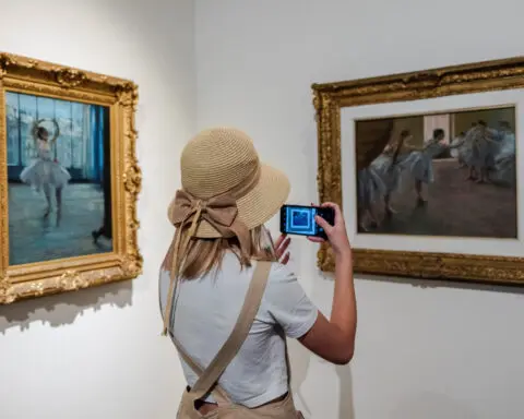 Art is cool, museum tells sweltering Muscovites
