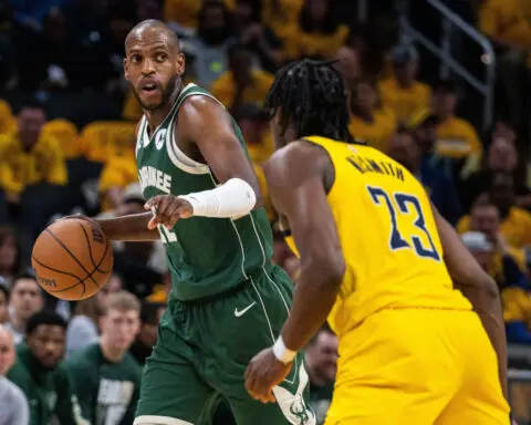 Report: Bucks' Khris Middleton has surgery on both ankles