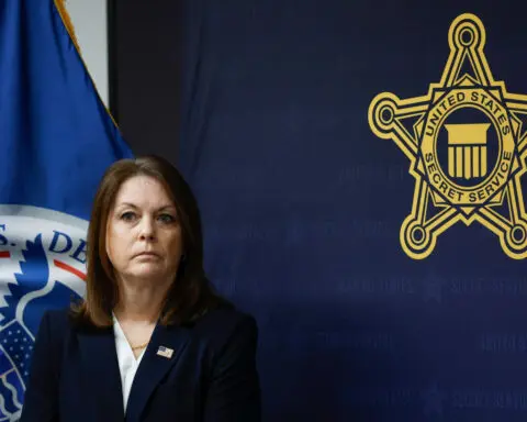 Video shows GOP senators chasing Secret Service director at RNC