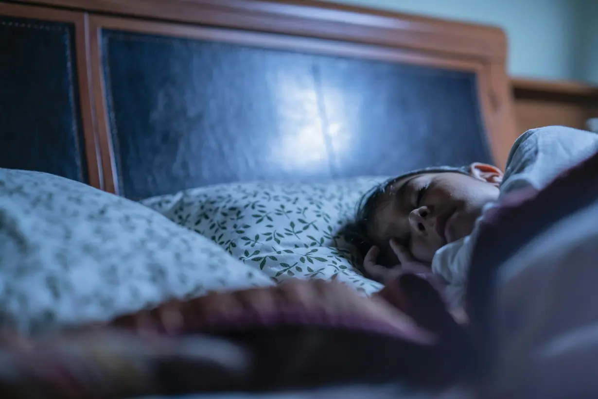 Late bedtimes and not enough sleep can harm developing brains – and poorer kids are more at risk