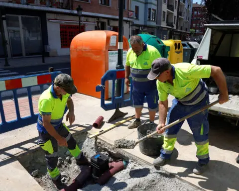 Spain warns workers of heat risks as summer's first heatwave looms