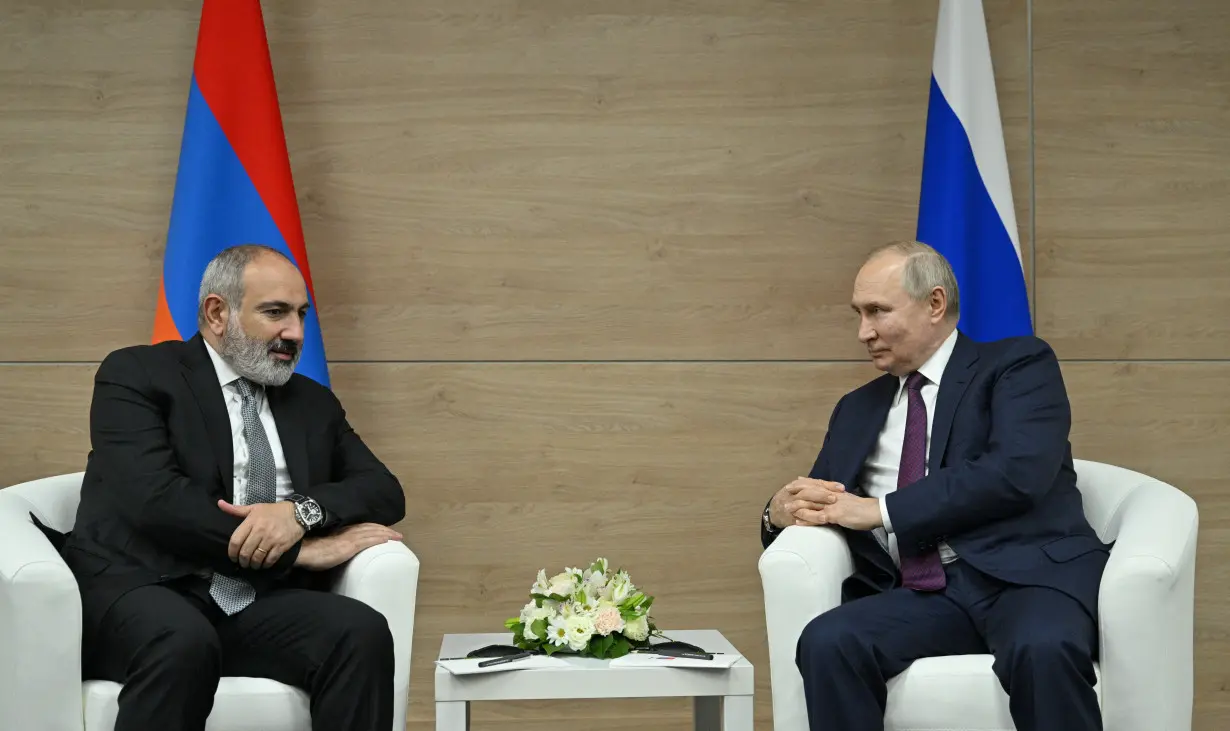 Russian President Vladimir Putin meets with Armenian Prime Minister Nikol Pashinyan in Sochi