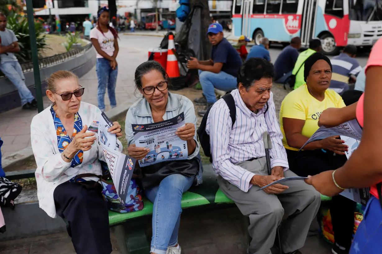 Analysts and opposition figures say that government's organizational decisions make Venezuela's presidential election confusing for voters