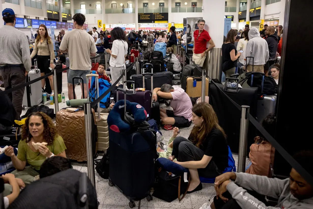 Global tech outage: What to know if you're traveling this weekend