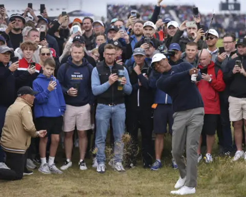 Tiger Woods ends his season by missing the cut in the British Open