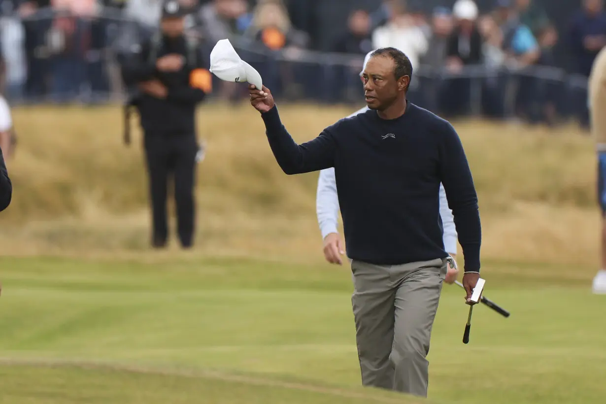 Shane Lowry keeps calm and carries British Open lead at Troon