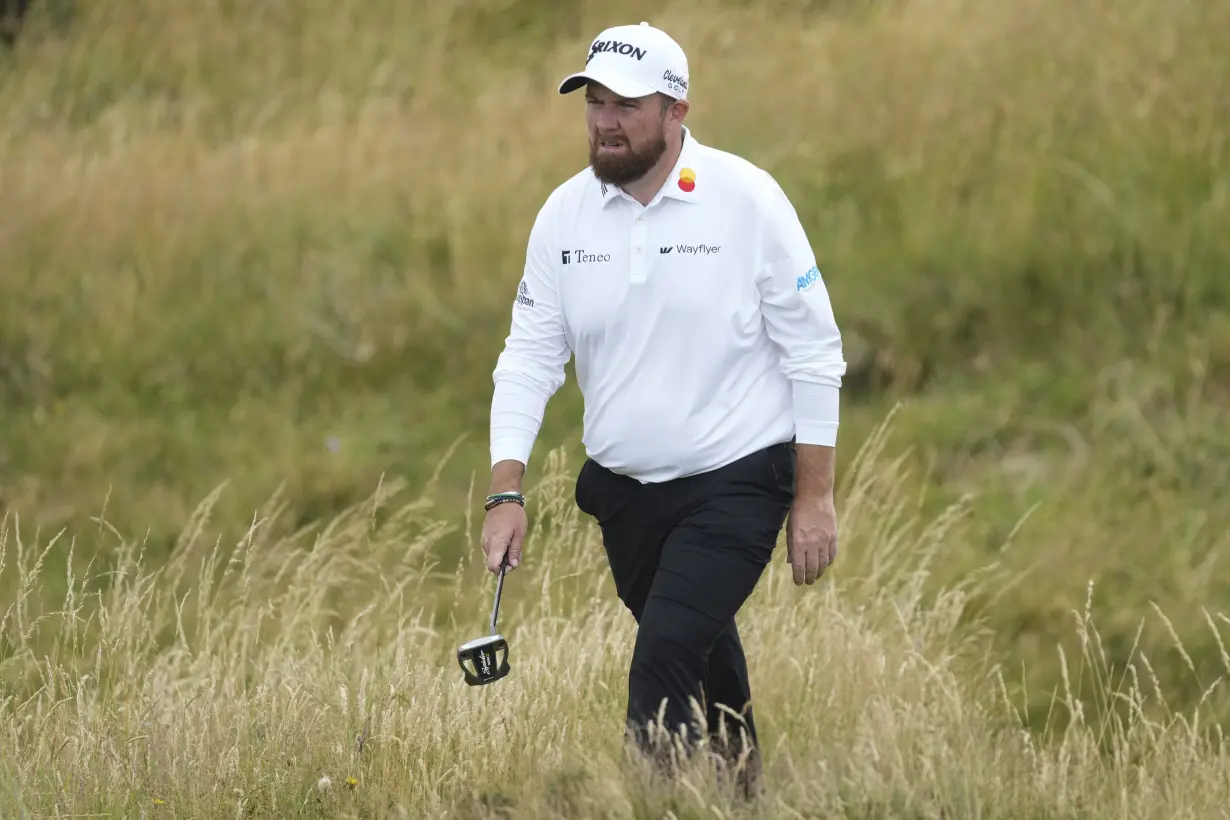 Shane Lowry keeps calm and carries British Open lead at Troon