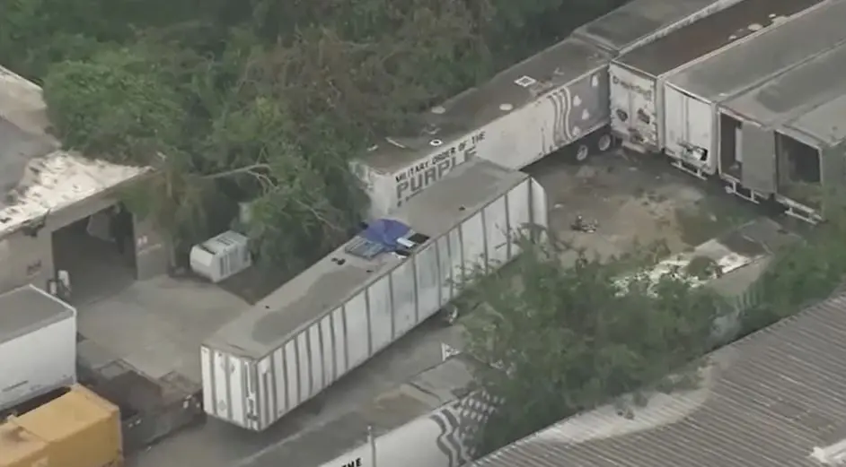 2 badly decomposed bodies found in 18-wheeler in NW Houston resembled 'mummies,' HPD says