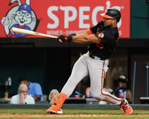 MLB roundup: Orioles pound Rangers in playoff rematch