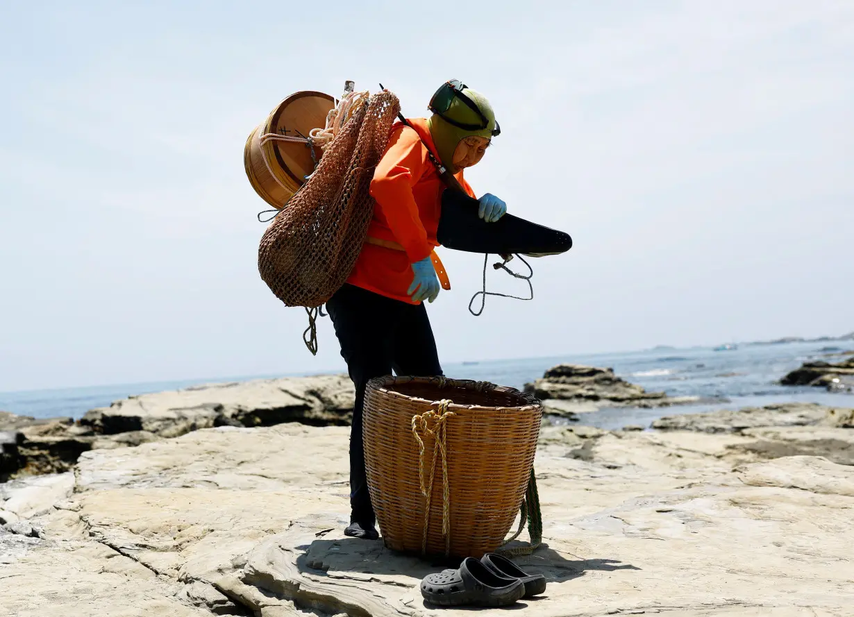 Short of female free divers, Japanese sea festival turns to volunteers