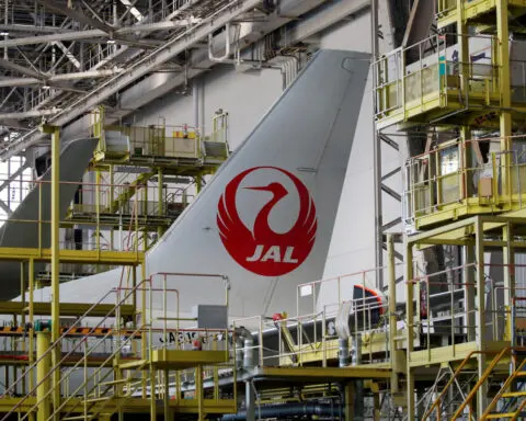 Japan Airlines orders 10 Boeing 787-9s, takes options for 10 more