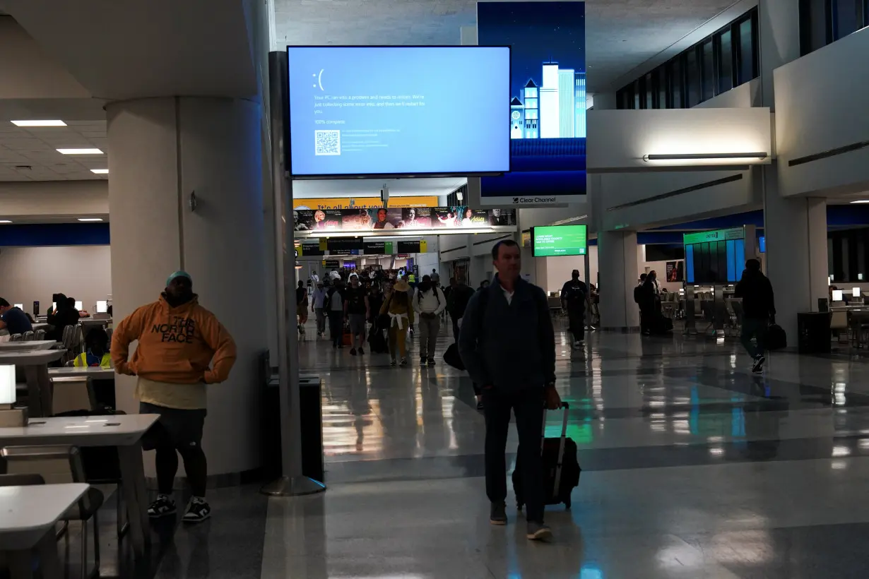 FILE PHOTO: Global IT outages at Newark International Airport