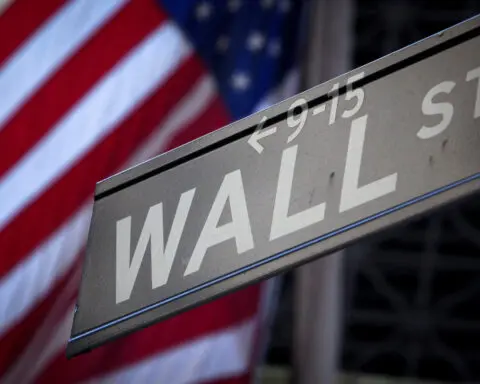 Wall St ends slightly lower with Big Tech earnings on deck