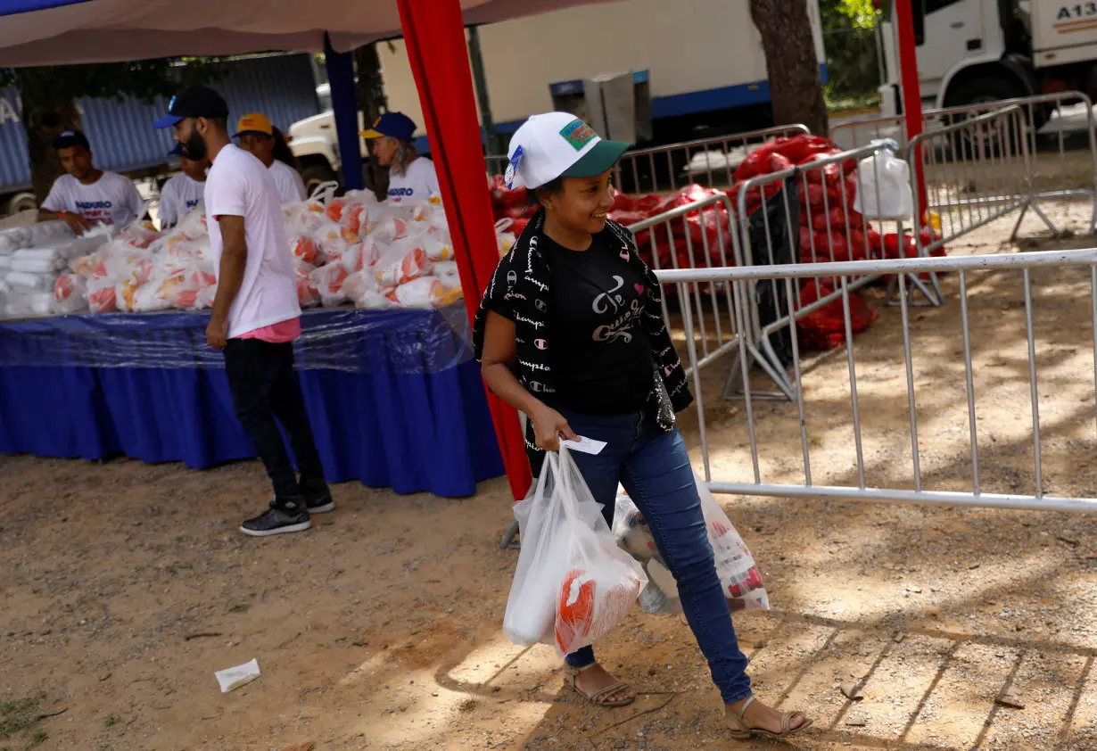 Despite government efforts, inflation still bites Venezuelan voters