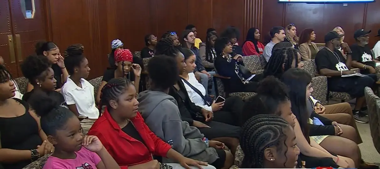 Kansas City teens rally, share personal experiences of gun violence with Jackson County legislators