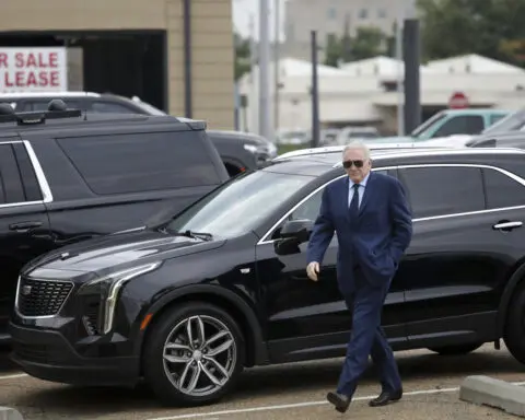 Agreement halts Cowboys owner Jerry Jones' countersuit trial against woman who says he's her father