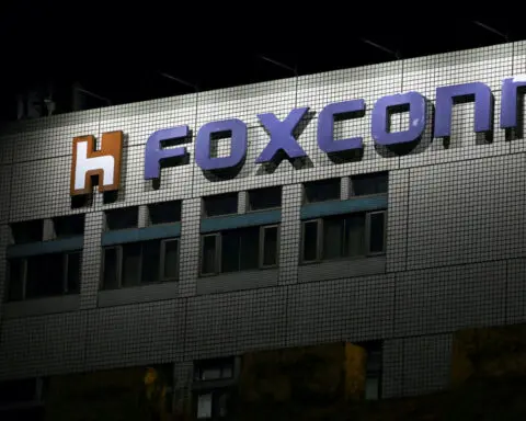 Foxconn to invest $138 million for new business headquarters in China