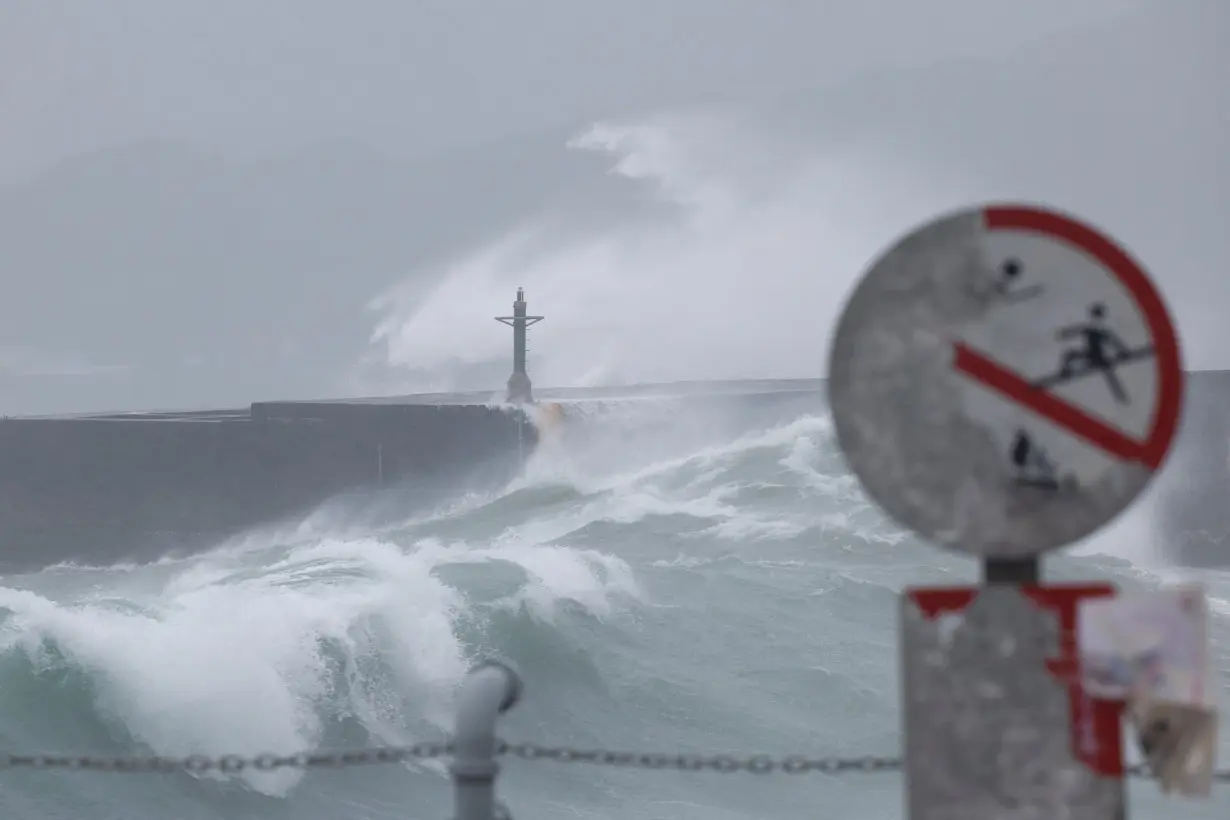 Typhoon Gaemi strengthens as it nears Taiwan, two dead, work halted