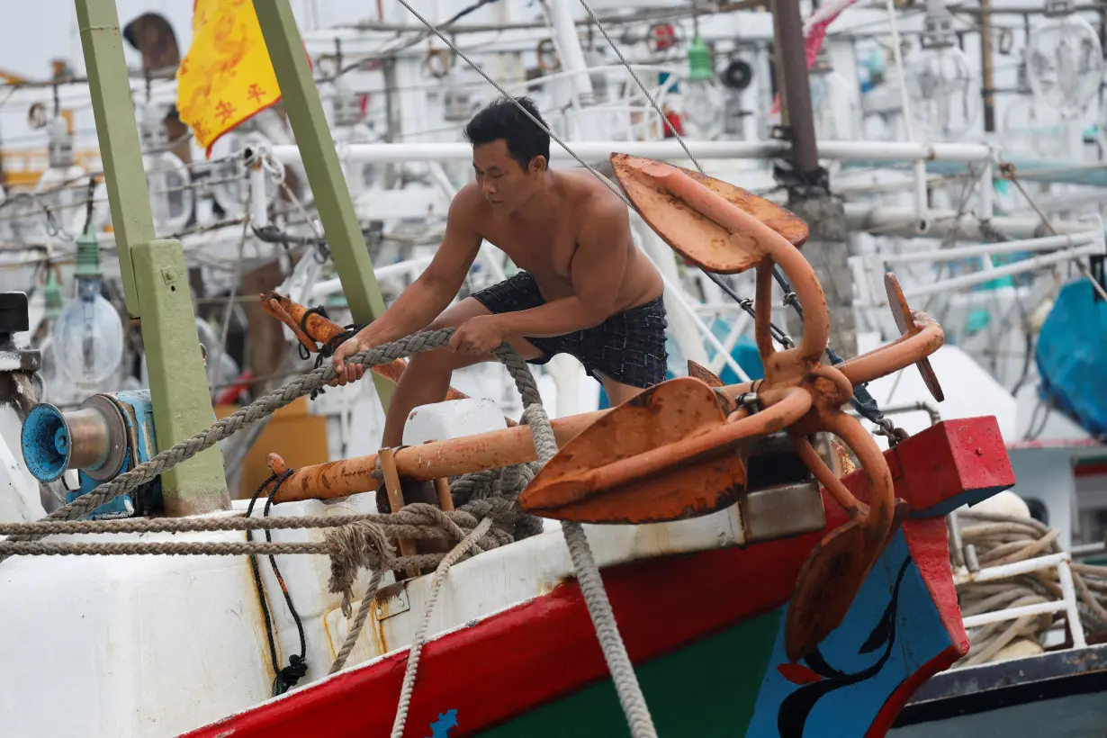 Typhoon Gaemi strengthens as it nears Taiwan, two dead, work halted