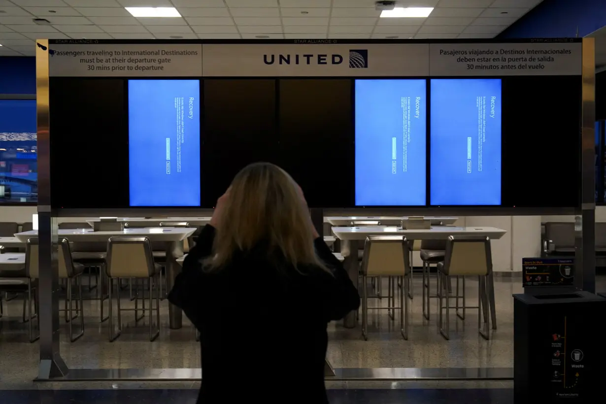 Global IT outages at Newark International Airport