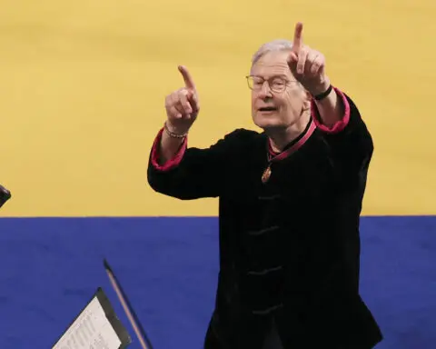 Conductor John Eliot Gardiner quits the choir and orchestra he founded after musician assault claim