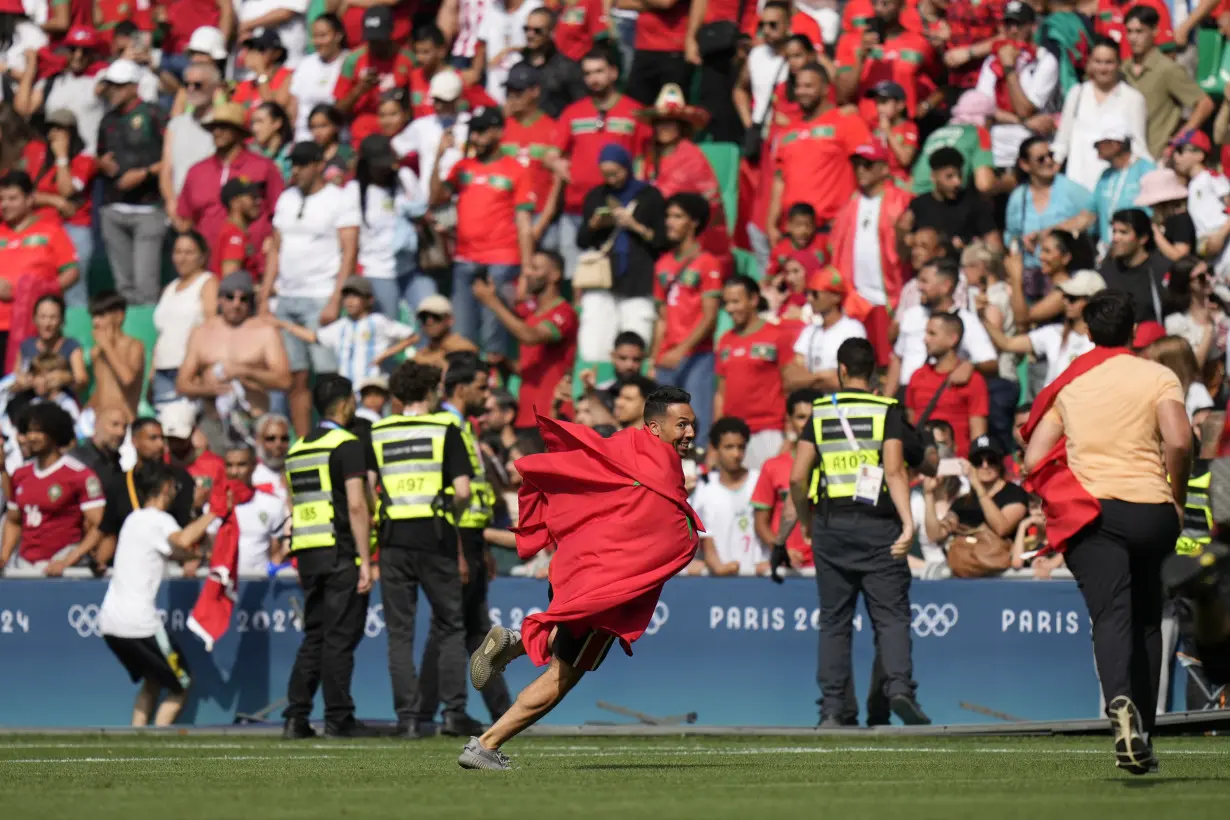 Uzbekistan loses the match but wins over crowd as soccer competition kicks off Paris Olympics