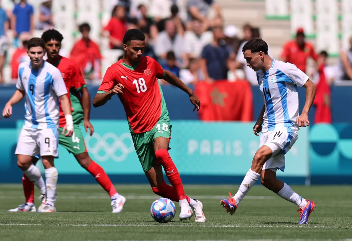 Olympics-Soccer-Argentina beaten 2-1 by Morocco in chaotic opener, France cruise