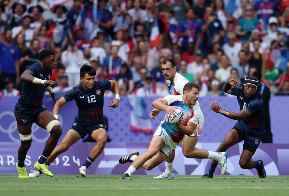 Olympics-Rugby Sevens-Dupont's France stay alive after stuttering start