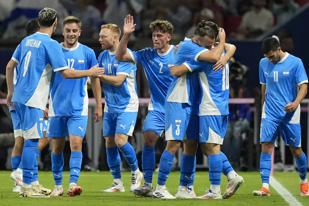 Uzbekistan loses the match but wins over crowd as soccer competition kicks off Paris Olympics