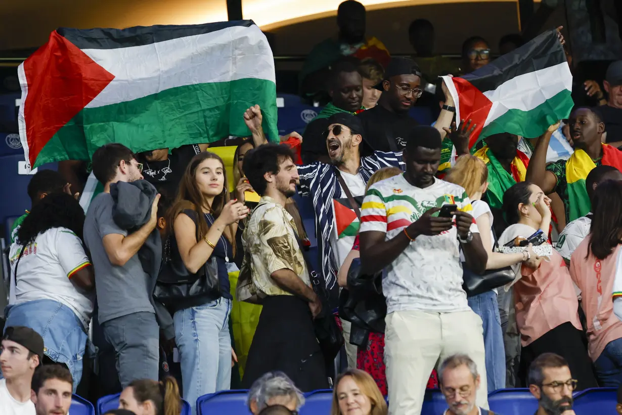 Uzbekistan loses the match but wins over crowd as soccer competition kicks off Paris Olympics