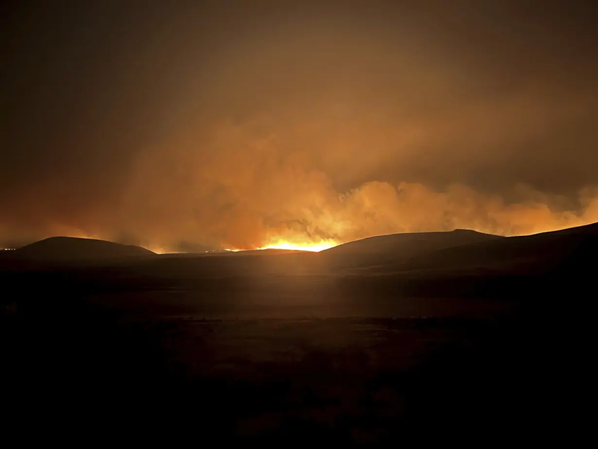 Oregon fire is the largest burning in the US. Thunderstorms and high winds are exacerbating it